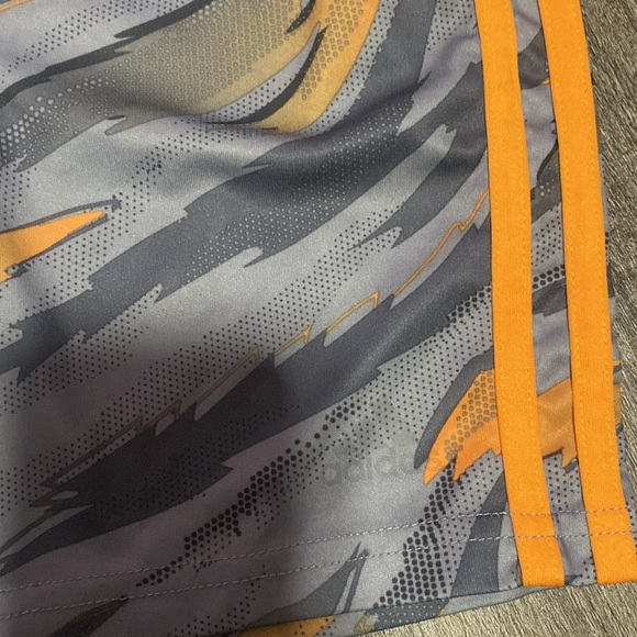 Adidas shorts and shirt sleeve shirt set - Picture 4 of 7